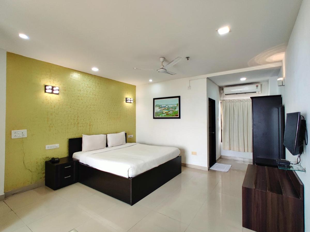 Golden Chariot Hotel 达曼 外观 照片