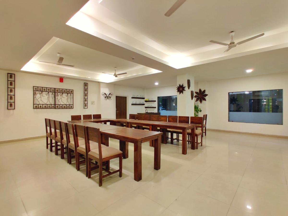 Golden Chariot Hotel 达曼 外观 照片