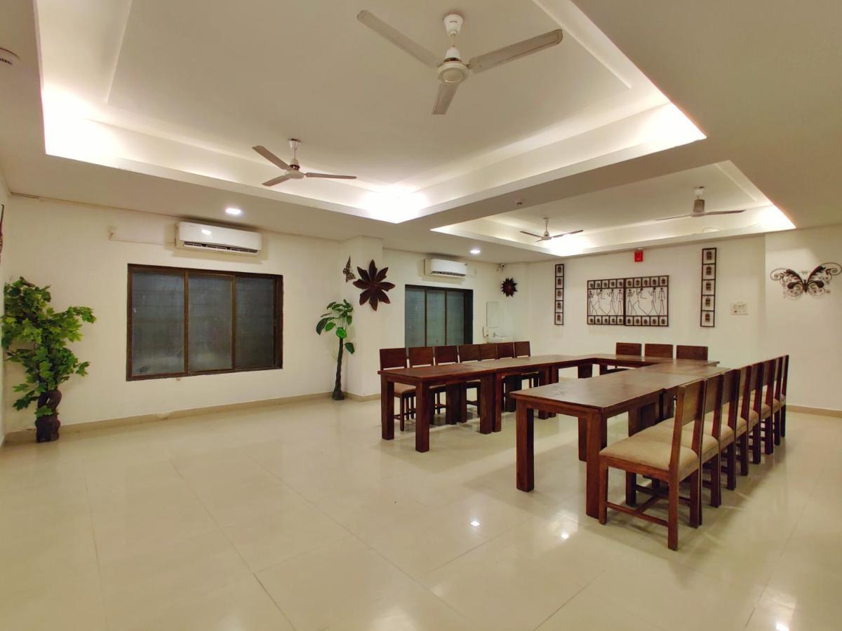 Golden Chariot Hotel 达曼 外观 照片