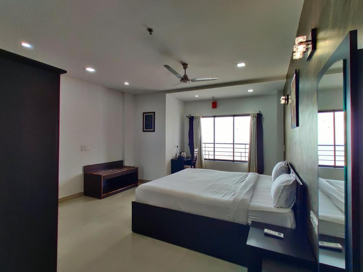 Golden Chariot Hotel 达曼 外观 照片