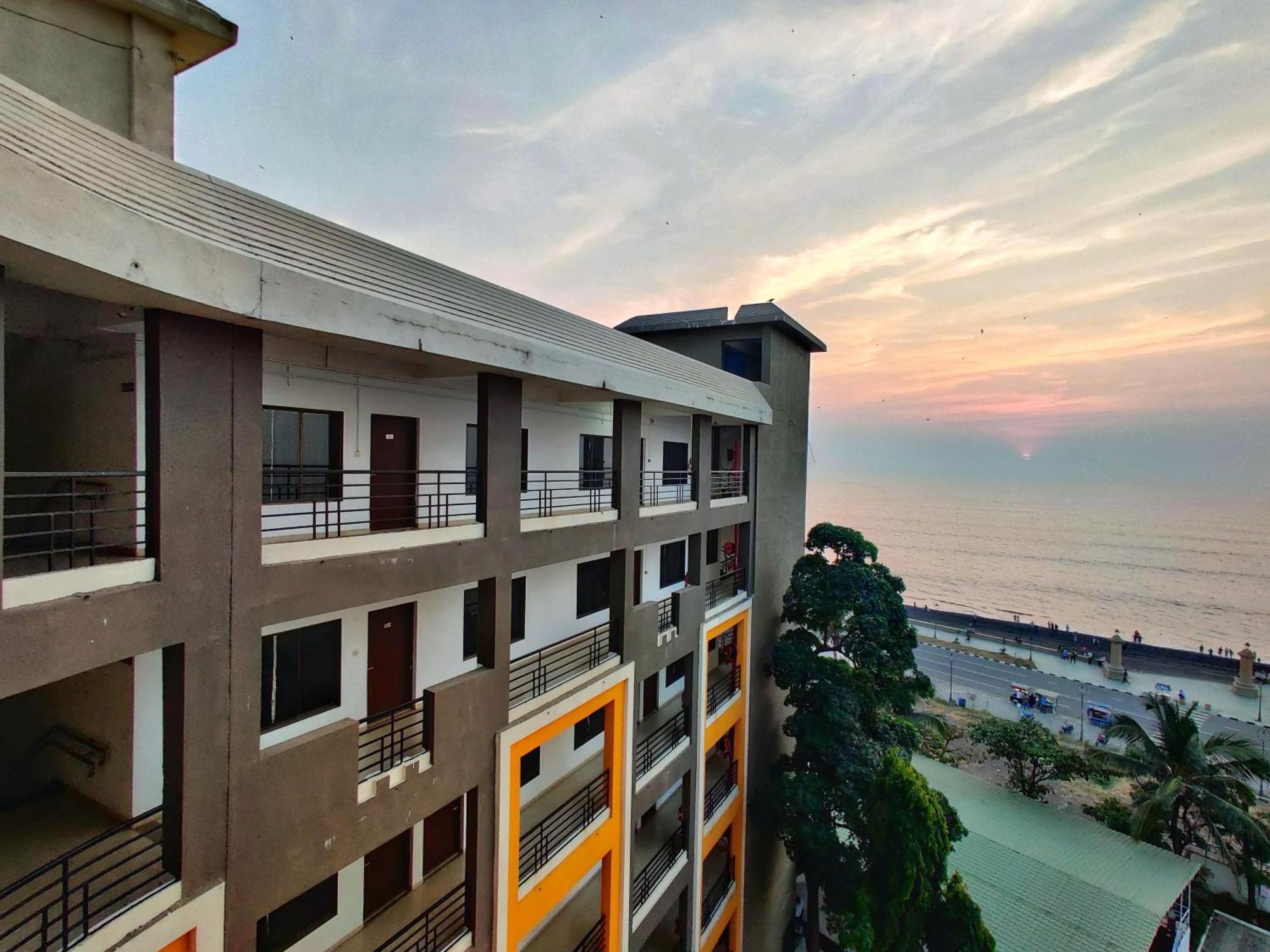 Golden Chariot Hotel 达曼 外观 照片