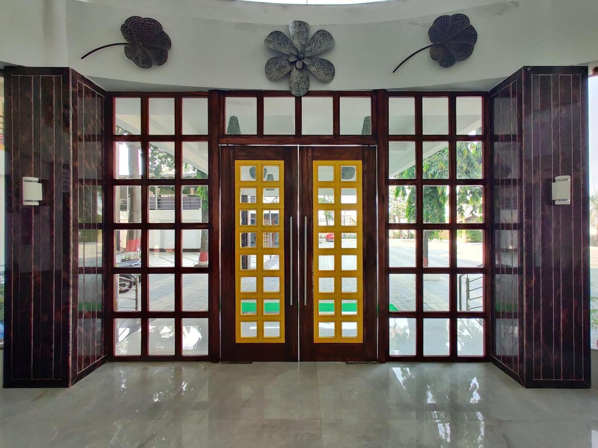 Golden Chariot Hotel 达曼 外观 照片