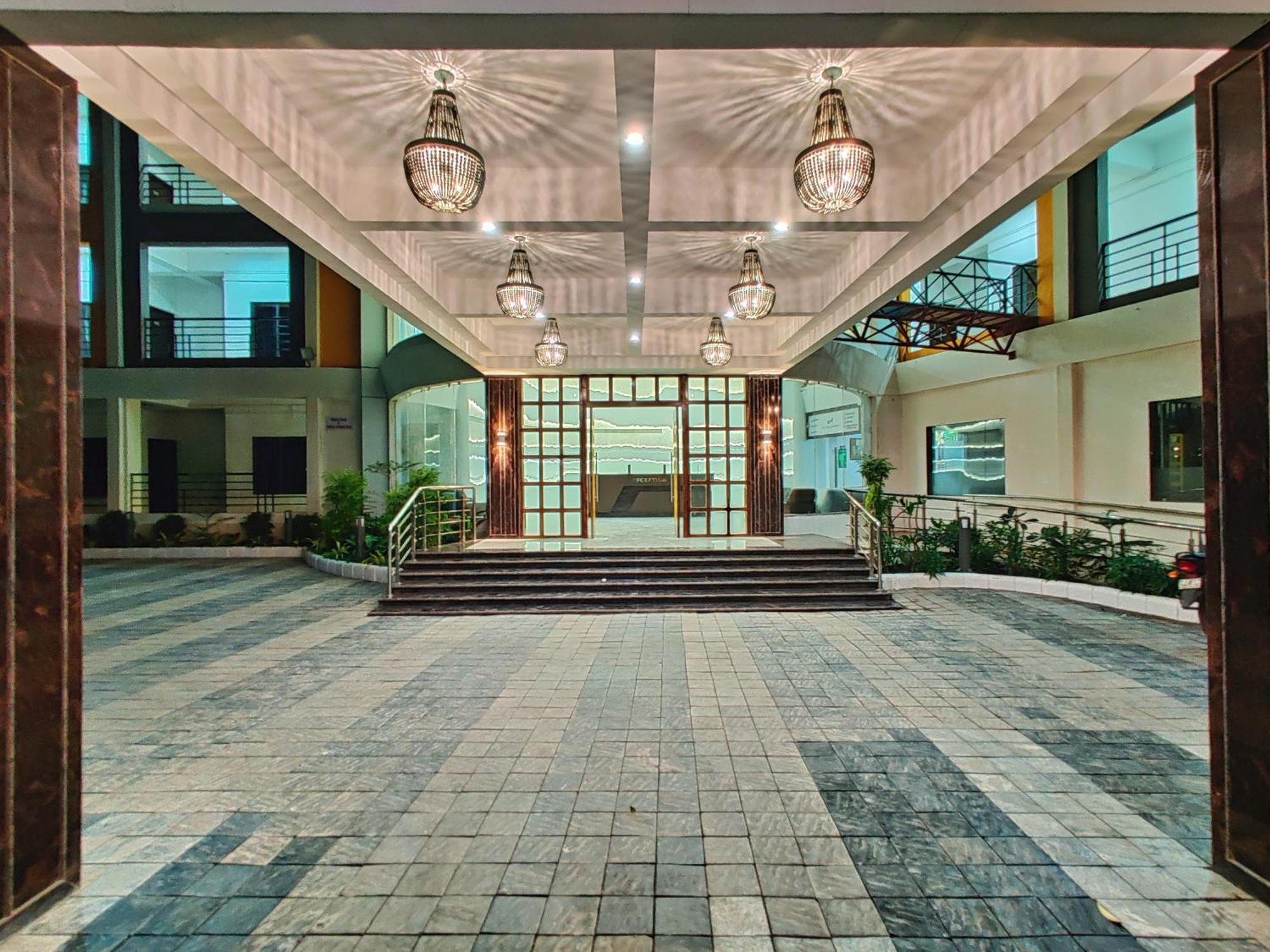 Golden Chariot Hotel 达曼 外观 照片