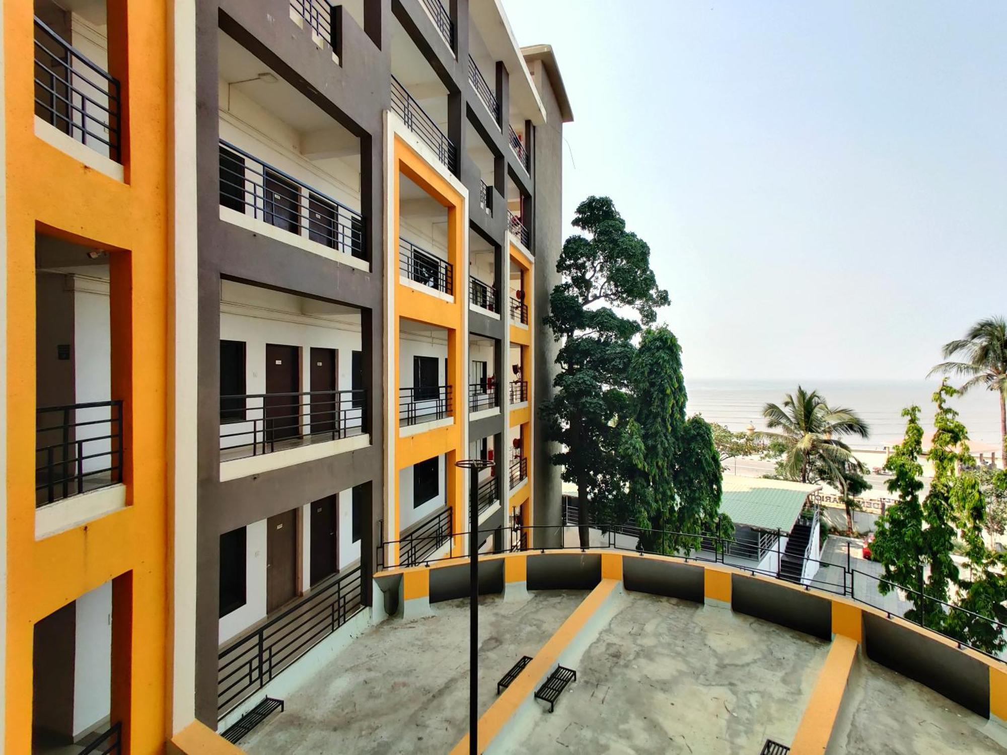 Golden Chariot Hotel 达曼 外观 照片