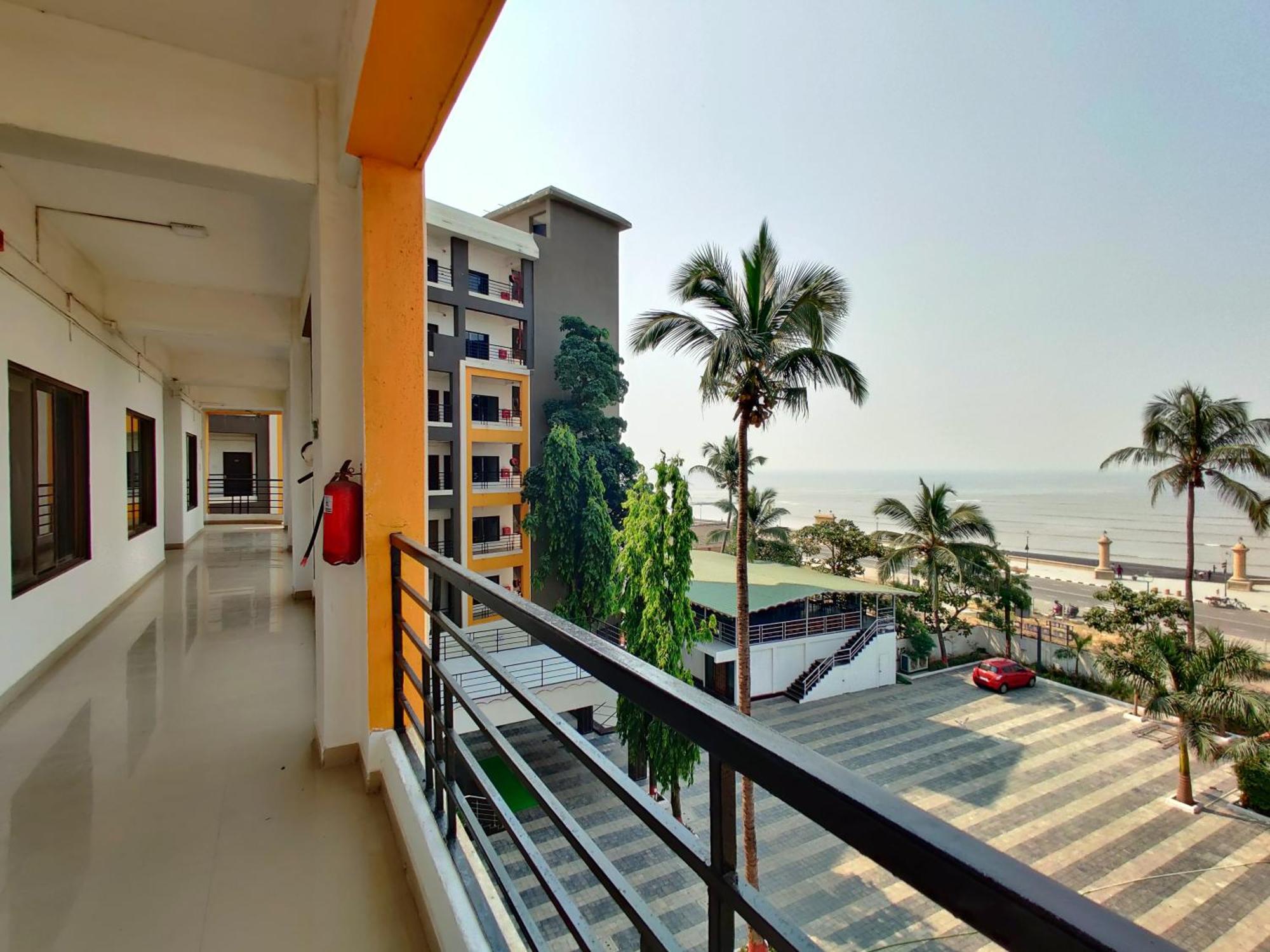 Golden Chariot Hotel 达曼 外观 照片