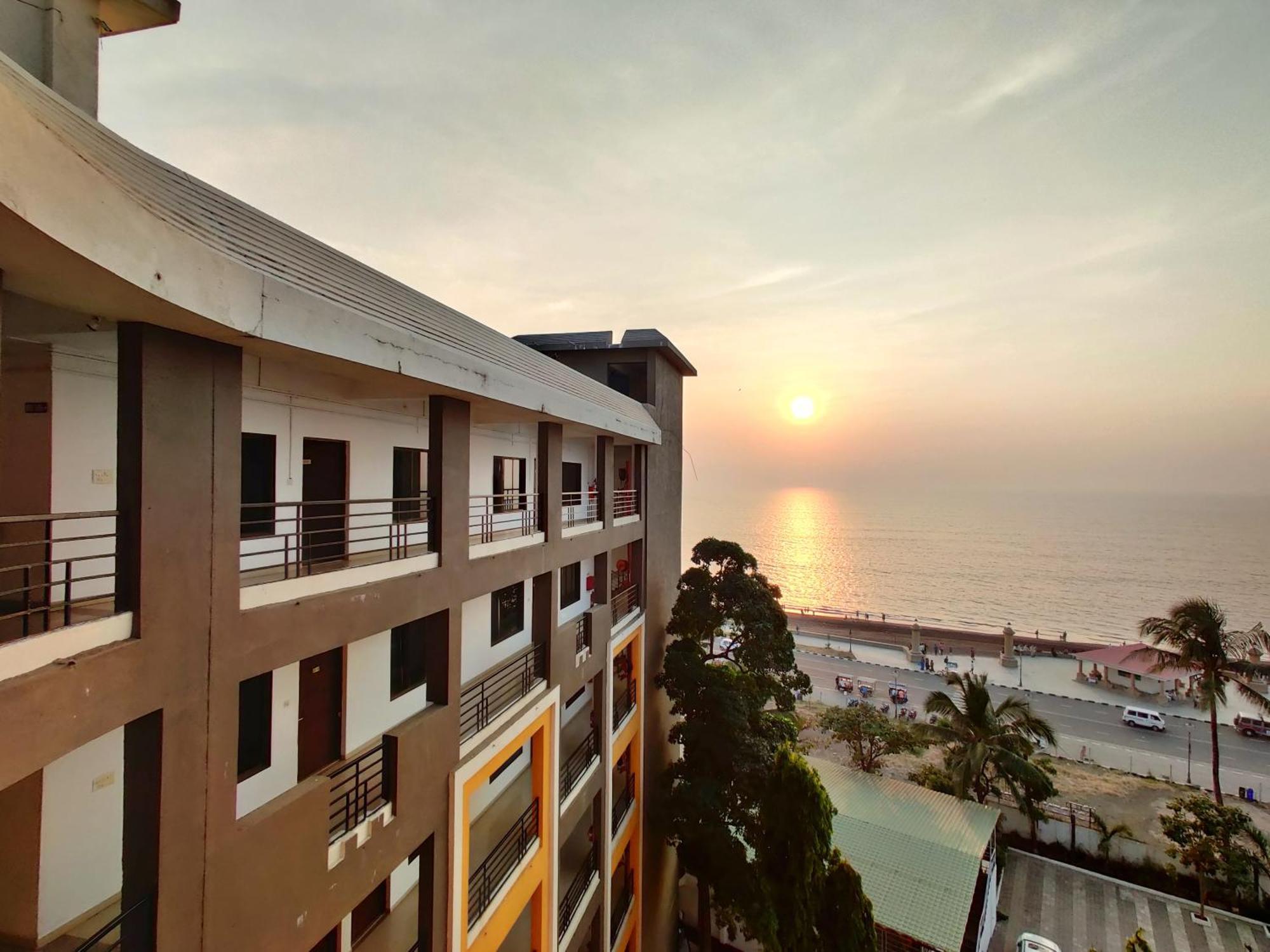 Golden Chariot Hotel 达曼 外观 照片