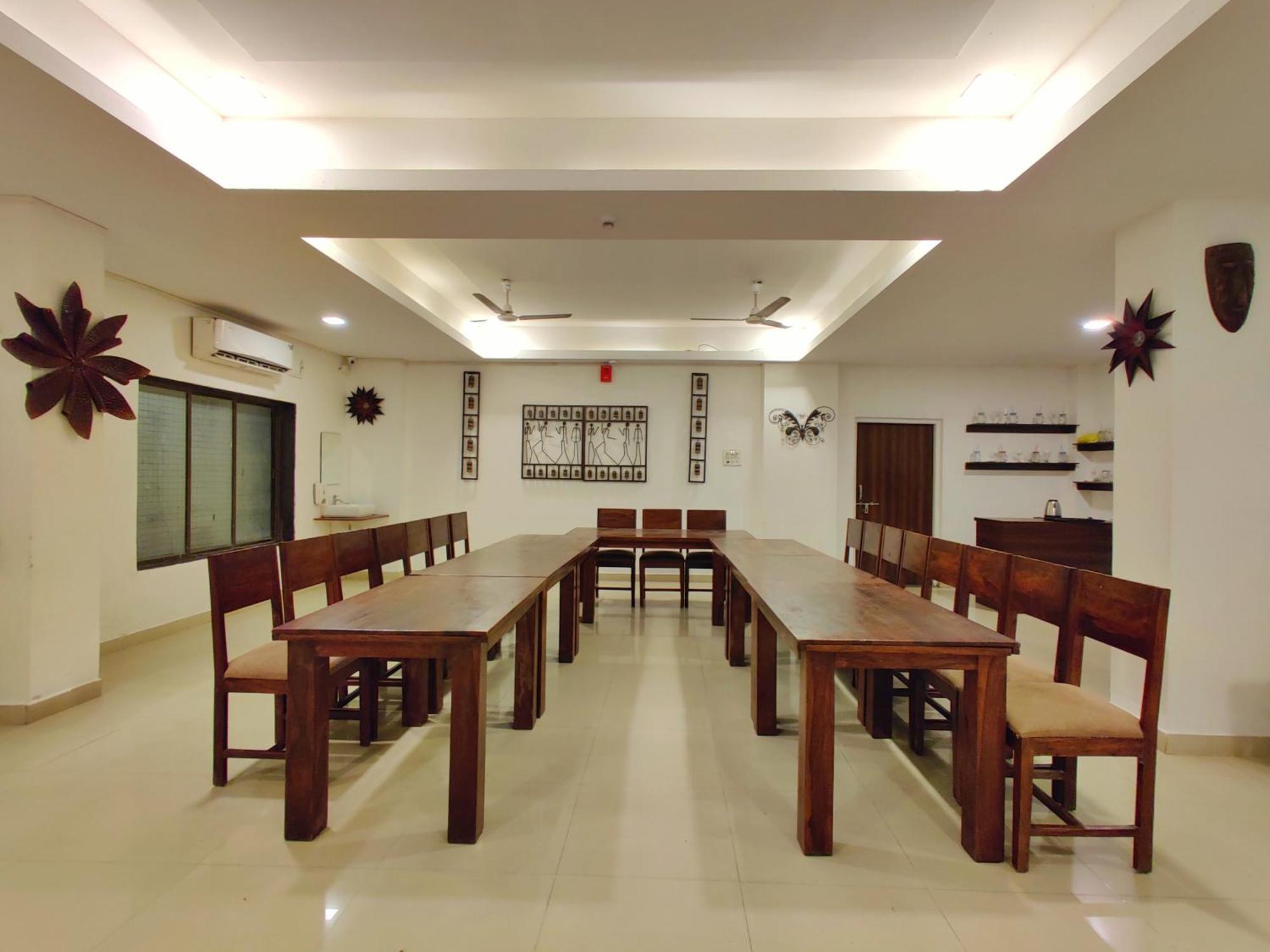 Golden Chariot Hotel 达曼 外观 照片