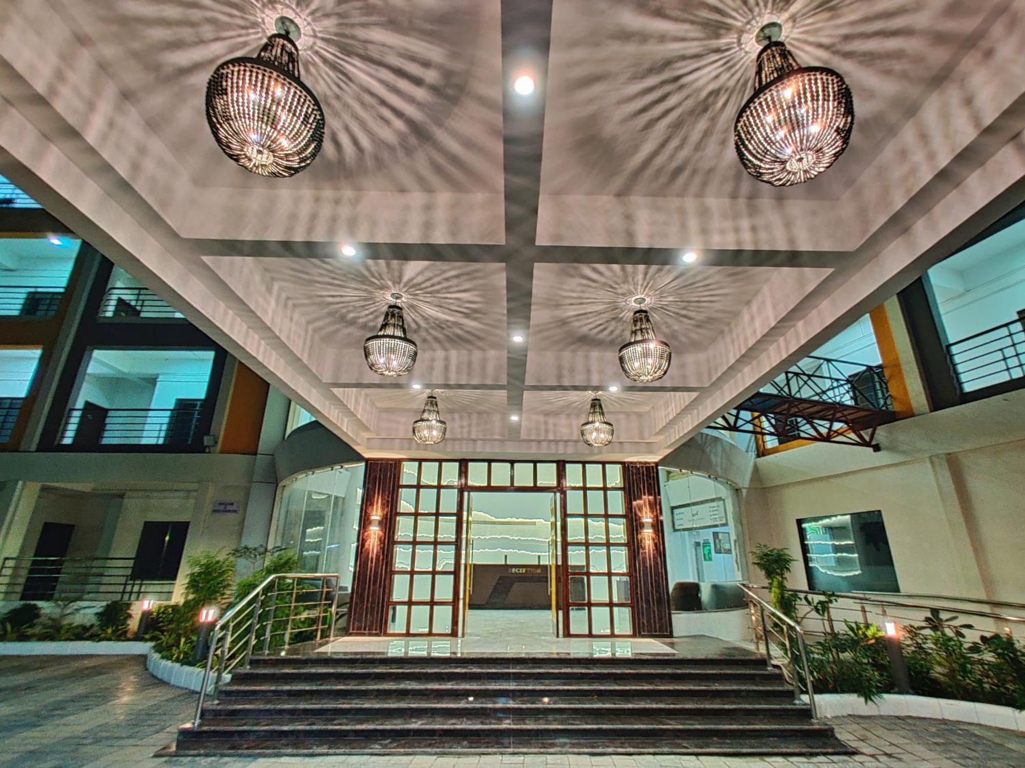 Golden Chariot Hotel 达曼 外观 照片
